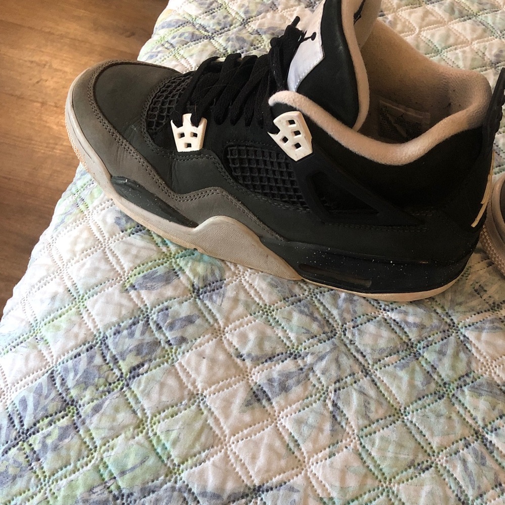 Nike Men’s Black and Gray Retro Sneakers